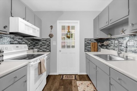 Condo in Cocoa Beach, Florida, 1 bedroom  № 1884134 - photo 12