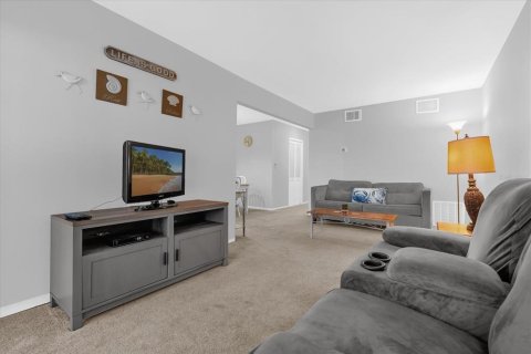 Condo in Cocoa Beach, Florida, 1 bedroom  № 1884134 - photo 17