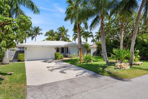 House in Pompano Beach, Florida 3 bedrooms, 205.96 sq.m. № 1772291 - photo 2