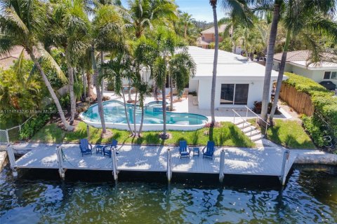 House in Pompano Beach, Florida 3 bedrooms, 205.96 sq.m. № 1772291 - photo 1