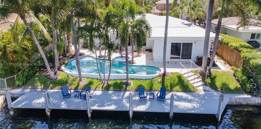 House in Pompano Beach, Florida 3 bedrooms, 205.96 sq.m. № 1772291