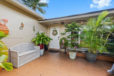 Villa ou maison à vendre à Pembroke Pines, Floride: 3 chambres, 139.54 m2 № 2065315 - photo 4