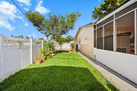 Villa ou maison à vendre à Pembroke Pines, Floride: 3 chambres, 139.54 m2 № 2065315 - photo 22