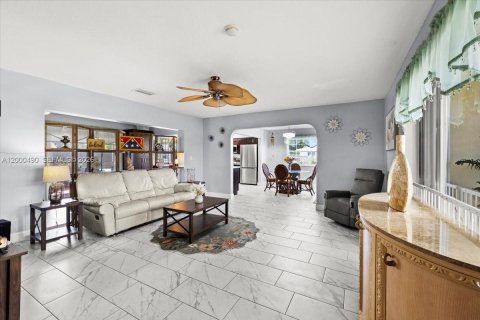 Villa ou maison à vendre à Pembroke Pines, Floride: 3 chambres, 139.54 m2 № 2065315 - photo 6