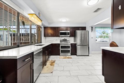Villa ou maison à vendre à Pembroke Pines, Floride: 3 chambres, 139.54 m2 № 2065315 - photo 10
