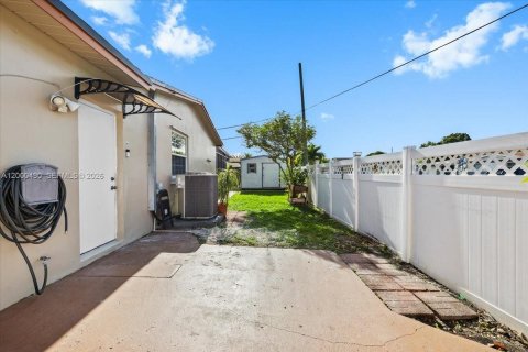 Villa ou maison à vendre à Pembroke Pines, Floride: 3 chambres, 139.54 m2 № 2065315 - photo 23