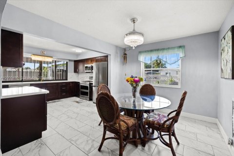 Villa ou maison à vendre à Pembroke Pines, Floride: 3 chambres, 139.54 m2 № 2065315 - photo 8
