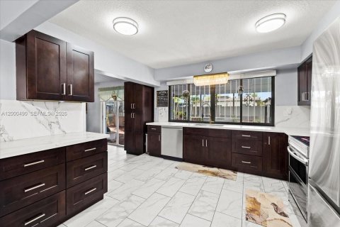 Villa ou maison à vendre à Pembroke Pines, Floride: 3 chambres, 139.54 m2 № 2065315 - photo 9