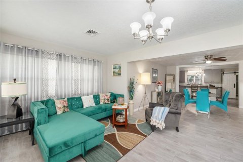 Купить виллу или дом в Уинтер-Хейвен, Флорида 7 комнат, 184.41м2, № 1268043 - фото 5
