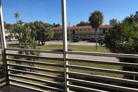 Condominio en alquiler en Aventura, Florida, 1 dormitorio, 78.97 m2 № 1971294 - foto 11
