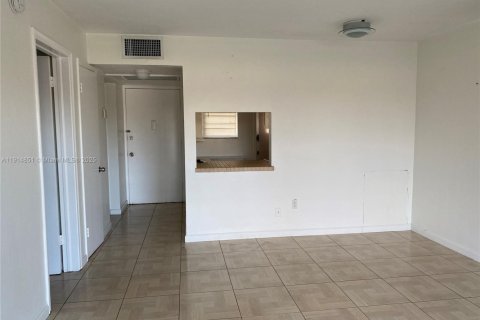Condominio en alquiler en Aventura, Florida, 1 dormitorio, 78.97 m2 № 1971294 - foto 1
