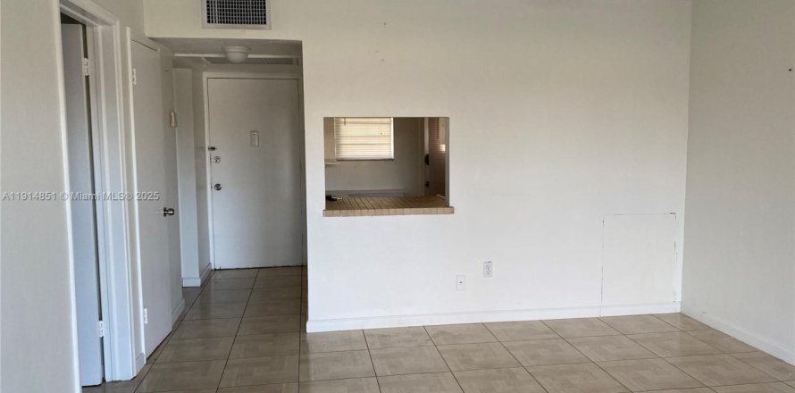 Condominio en Aventura, Florida, 1 dormitorio № 1971294