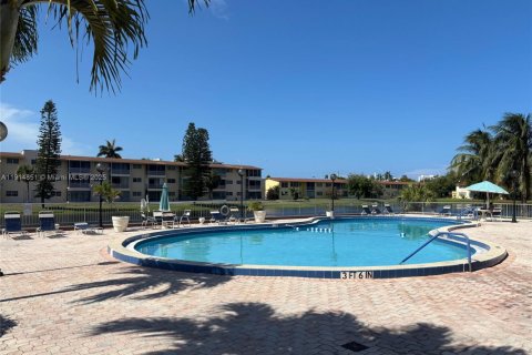 Condominio en alquiler en Aventura, Florida, 1 dormitorio, 78.97 m2 № 1971294 - foto 13