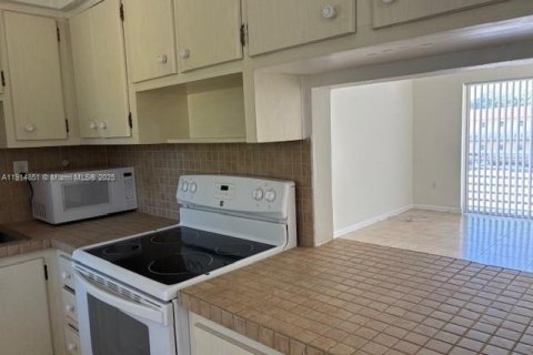 Condominio en alquiler en Aventura, Florida, 1 dormitorio, 78.97 m2 № 1971294 - foto 4