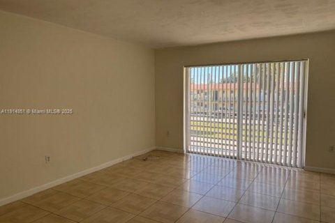 Condominio en alquiler en Aventura, Florida, 1 dormitorio, 78.97 m2 № 1971294 - foto 3