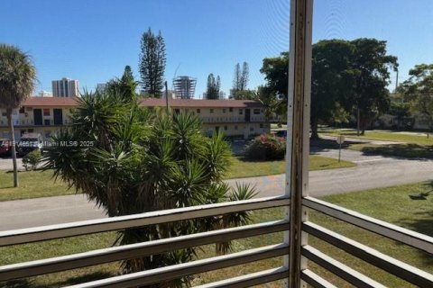 Condominio en alquiler en Aventura, Florida, 1 dormitorio, 78.97 m2 № 1971294 - foto 12