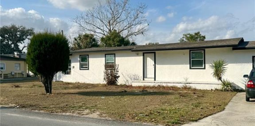 Propiedad comercial en Bartow, Florida 3 dormitorios, 107.02 m2 № 2122091