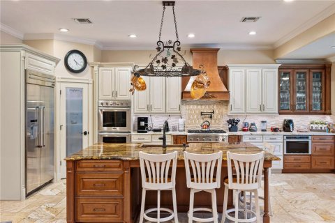 House in Windermere, Florida 5 bedrooms, 392.6 sq.m. № 1901219 - photo 19