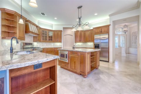 House in Tarpon Springs, Florida 4 bedrooms, 334.26 sq.m. № 2213900 - photo 9