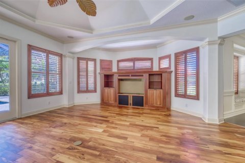 House in Tarpon Springs, Florida 4 bedrooms, 334.26 sq.m. № 2213900 - photo 13