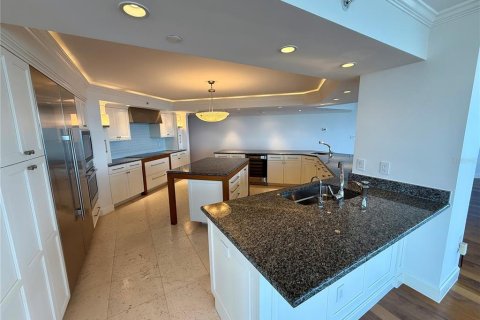 Condominio en alquiler en Sarasota, Florida, 3 dormitorios, 215.07 m2 № 1882999 - foto 10