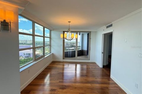 Condominio en alquiler en Sarasota, Florida, 3 dormitorios, 215.07 m2 № 1882999 - foto 20