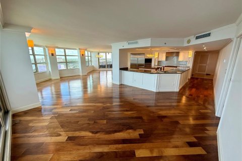 Condominio en alquiler en Sarasota, Florida, 3 dormitorios, 215.07 m2 № 1882999 - foto 16