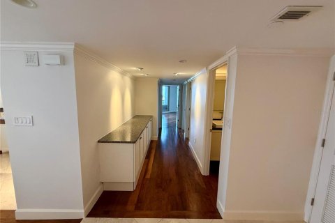 Condominio en alquiler en Sarasota, Florida, 3 dormitorios, 215.07 m2 № 1882999 - foto 5