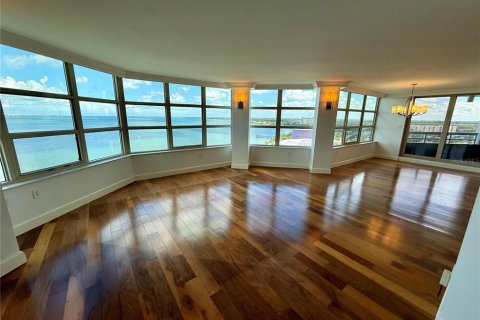 Condominio en alquiler en Sarasota, Florida, 3 dormitorios, 215.07 m2 № 1882999 - foto 18