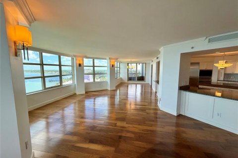 Condominio en alquiler en Sarasota, Florida, 3 dormitorios, 215.07 m2 № 1882999 - foto 17