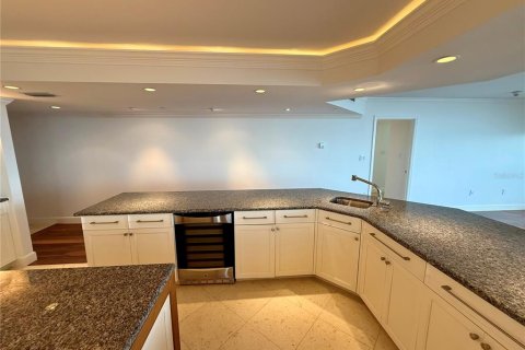 Condominio en alquiler en Sarasota, Florida, 3 dormitorios, 215.07 m2 № 1882999 - foto 13