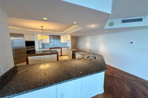 Condominio en alquiler en Sarasota, Florida, 3 dormitorios, 215.07 m2 № 1882999 - foto 11
