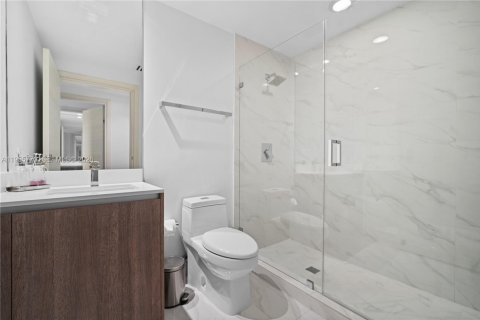 Condominio en alquiler en Miami, Florida, 3 dormitorios, 149.85 m2 № 2010629 - foto 23