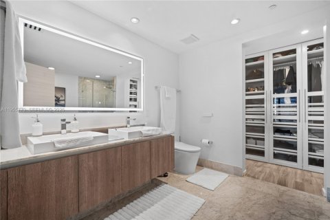Condominio en alquiler en Miami, Florida, 3 dormitorios, 149.85 m2 № 2010629 - foto 17