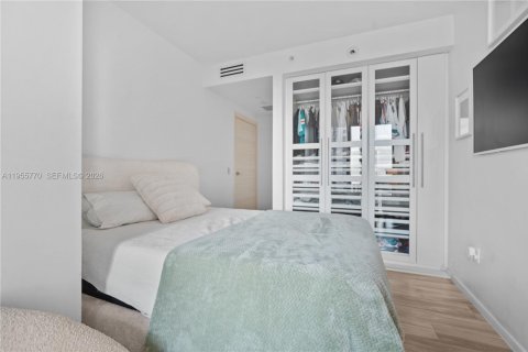 Condominio en alquiler en Miami, Florida, 3 dormitorios, 149.85 m2 № 2010629 - foto 25