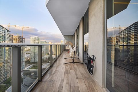 Condominio en alquiler en Miami, Florida, 3 dormitorios, 149.85 m2 № 2010629 - foto 4
