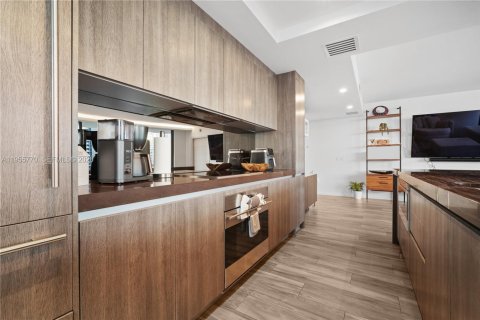 Condominio en alquiler en Miami, Florida, 3 dormitorios, 149.85 m2 № 2010629 - foto 12