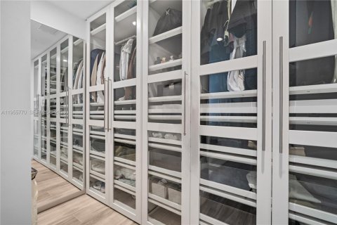 Condominio en alquiler en Miami, Florida, 3 dormitorios, 149.85 m2 № 2010629 - foto 19