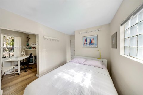 Casa en alquiler en Miami, Florida, 3 dormitorios, 151.24 m2 № 1992099 - foto 9