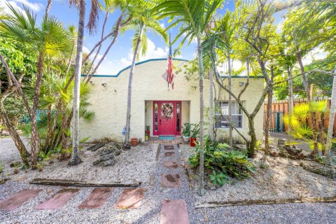 Casa en alquiler en Miami, Florida, 3 dormitorios, 151.24 m2 № 1992099 - foto 1