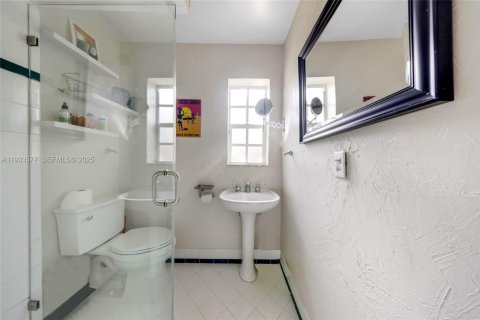 Casa en alquiler en Miami, Florida, 3 dormitorios, 151.24 m2 № 1992099 - foto 11