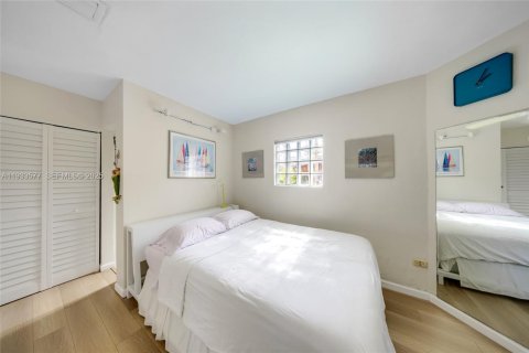 Casa en alquiler en Miami, Florida, 3 dormitorios, 151.24 m2 № 1992099 - foto 8