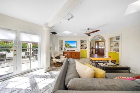 Casa en alquiler en Miami, Florida, 3 dormitorios, 151.24 m2 № 1992099 - foto 16