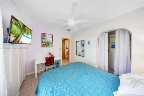 Casa en alquiler en Miami, Florida, 3 dormitorios, 151.24 m2 № 1992099 - foto 14