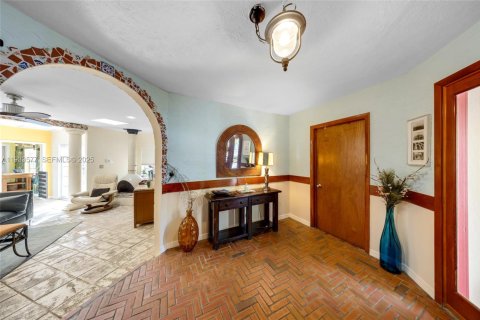 Casa en alquiler en Miami, Florida, 3 dormitorios, 151.24 m2 № 1992099 - foto 6