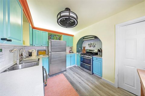Casa en alquiler en Miami, Florida, 3 dormitorios, 151.24 m2 № 1992099 - foto 22