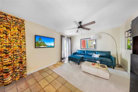 Casa en alquiler en Miami, Florida, 3 dormitorios, 151.24 m2 № 1992099 - foto 27