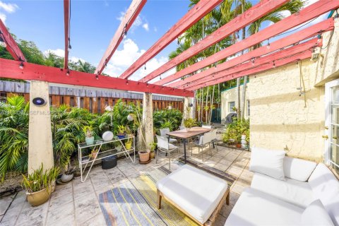 Casa en alquiler en Miami, Florida, 3 dormitorios, 151.24 m2 № 1992099 - foto 18