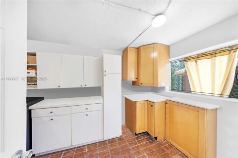 Casa en alquiler en Miami, Florida, 3 dormitorios, 151.24 m2 № 1992099 - foto 24