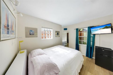 Casa en alquiler en Miami, Florida, 3 dormitorios, 151.24 m2 № 1992099 - foto 10